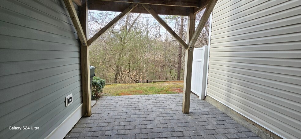 Building Photo - 14423 Hamletville St