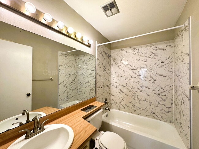 Building Photo - 153 Becky Thatcher Ct