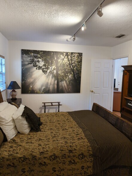 Primary bedroon - 1905 SW 10th St