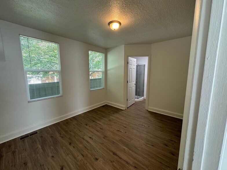 Building Photo - 545 E 600 S