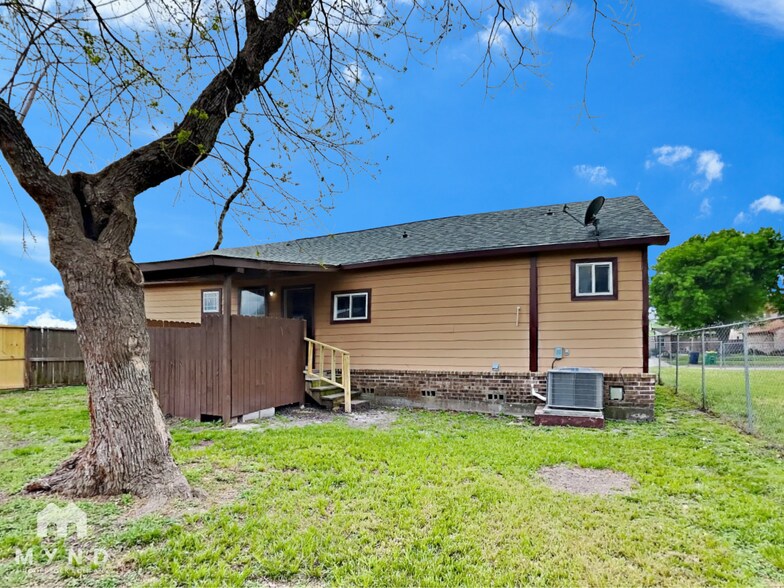 Building Photo - 11807 Roandale Dr
