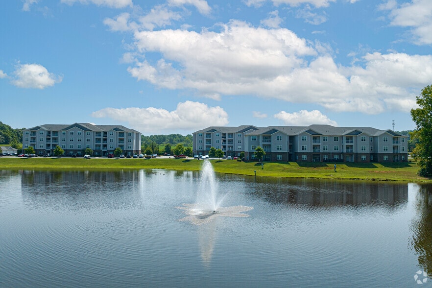 Primary Photo - Arrowhead Apartments