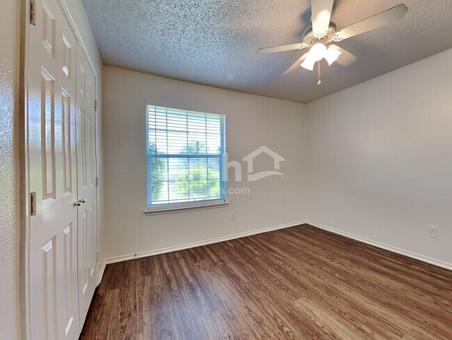 Building Photo - 1500 Westfield Ln