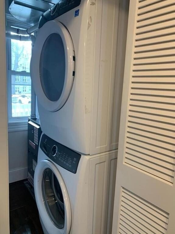 Building Photo - 389 Centre St