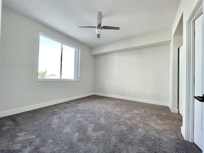 Building Photo - 120 N Compass Way