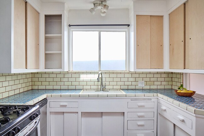 Building Photo - 6148 Glen Holly St