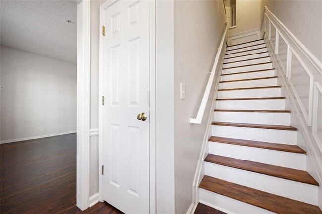 Building Photo - 134 Riverstone Commons Cir