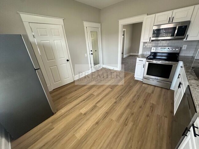 Building Photo - 184 W North St