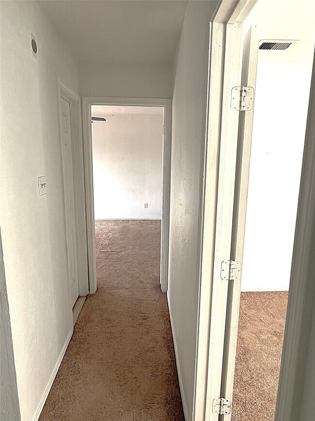 Building Photo - 19906 Rising Star Dr