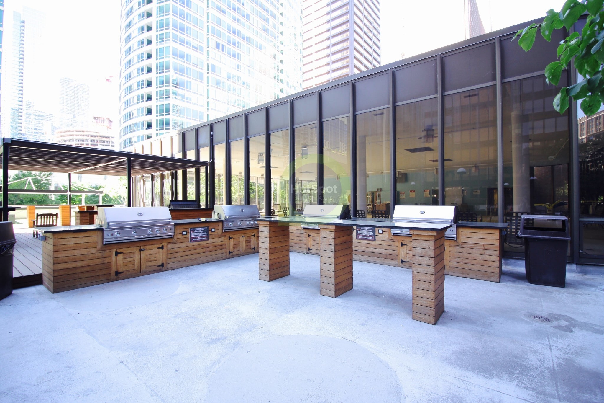 Building Photo - 323 E Ontario St