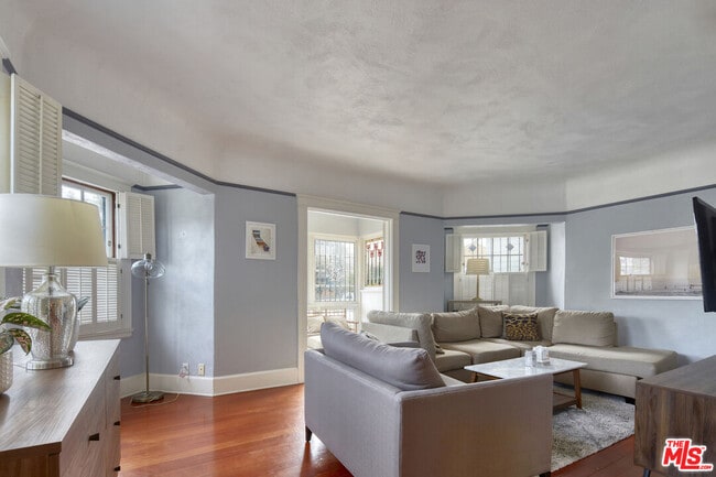 Building Photo - 453 Rialto Ave