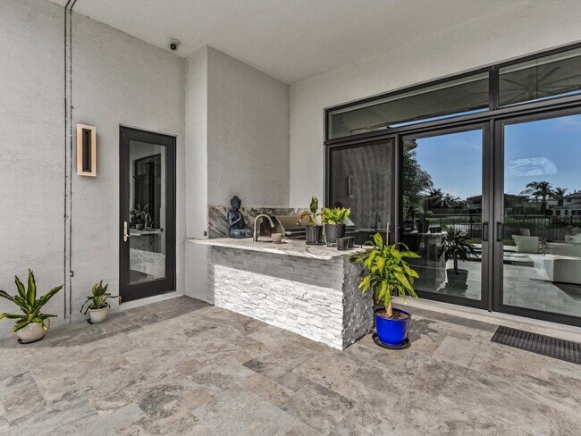 Building Photo - 16732 Strasbourg Ln