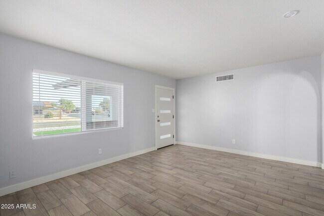 Building Photo - 4302 N 80th Ln
