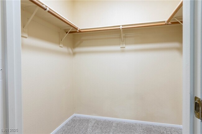 Building Photo - 4633 Califa Dr