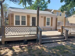 Building Photo - Cute 2 bedroom, 1 bath home in West Wichita