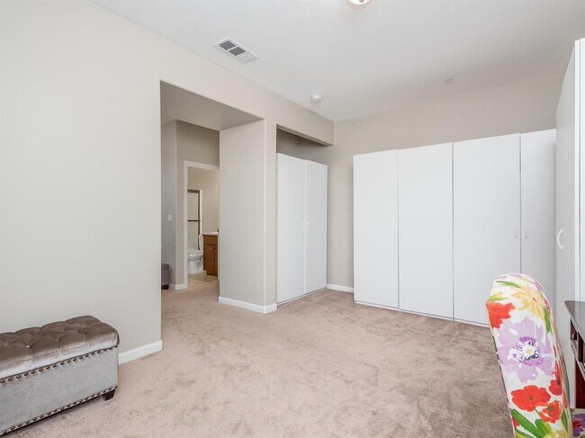 Building Photo - Newly Built 5 Bedroom Home Near Clovis East