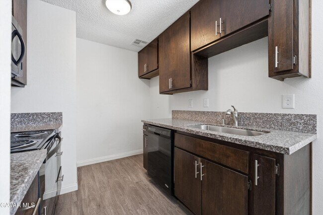 Building Photo - 5036 W Ave L8