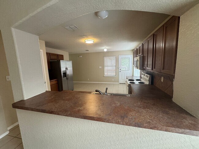 Building Photo - COMFORTABLE HOME | SINGLE STORY  |  CLOSE TO HWY 151 & 410 | SHOPPING & RESTAURANTS