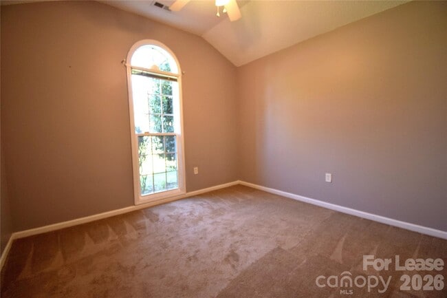 Building Photo - 614 Meadowbrook Dr