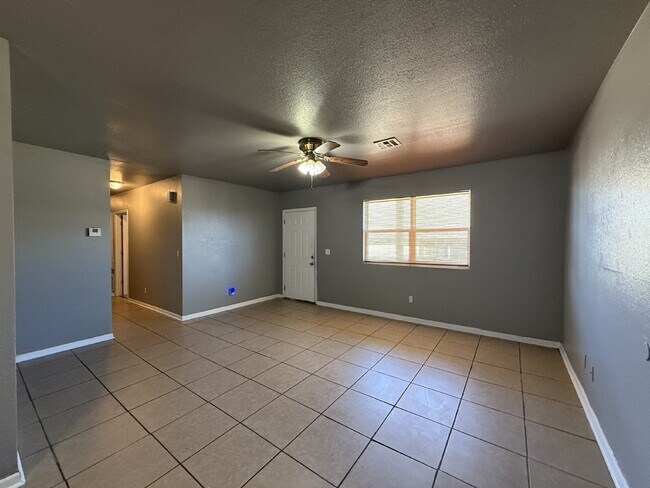 Building Photo - 3BR/Ba duplex in Branson West