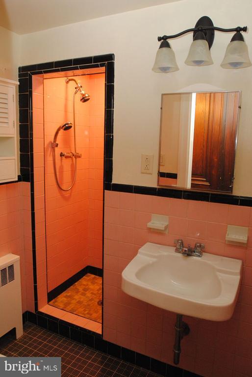 Building Photo - 2008 Spruce St