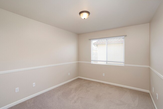 Building Photo - Schedule a tour today for a BEAUTIFUL 3-Be...