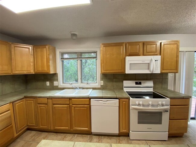 Building Photo - 1516 Lisa Dr