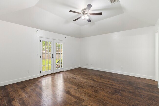 Building Photo - 10 Rockridge Ct