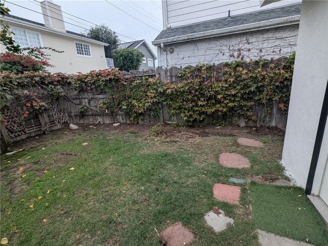 Building Photo - 233 Flower St