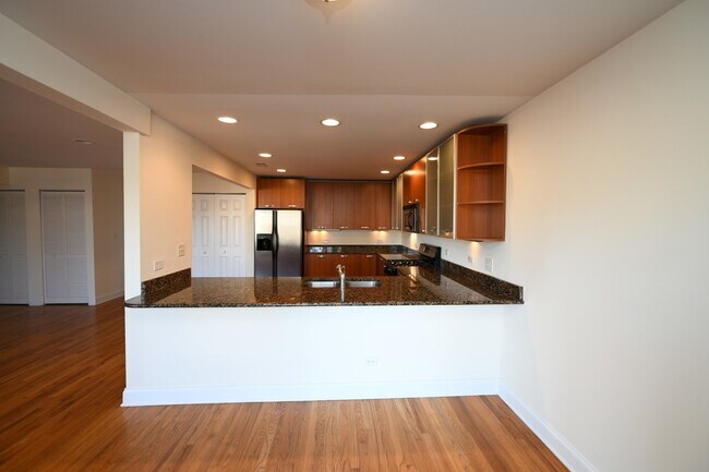 Building Photo - 1711 W Jarvis Ave