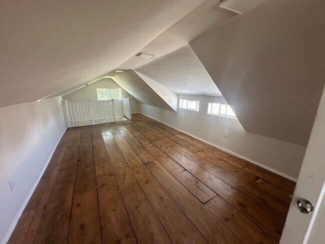 Building Photo - 3 bedroom 1 bath house