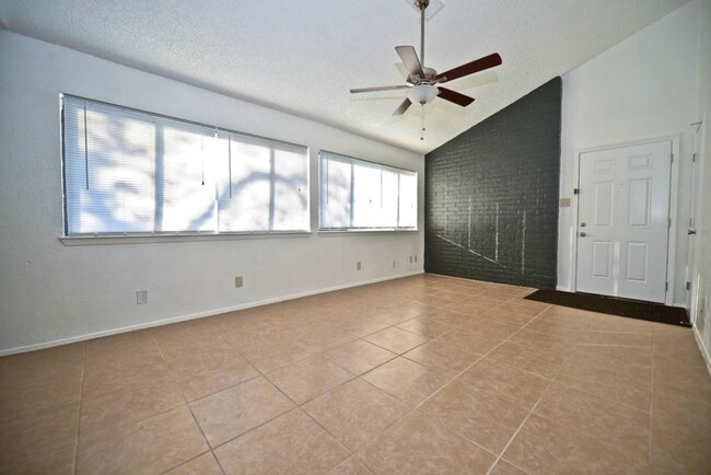 Building Photo - 1201 Westcott Dr