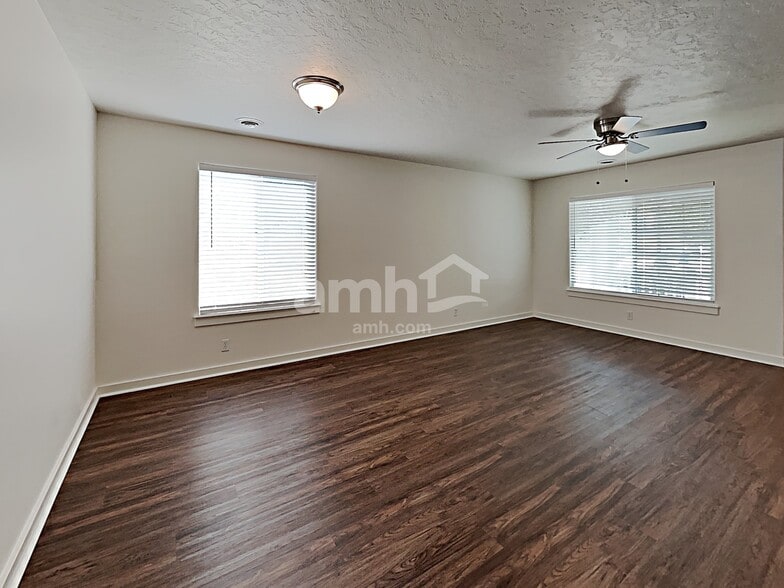 Building Photo - 6012 S Sea Breeze Way