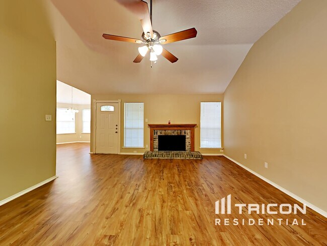 Building Photo - 2545 Clovermeadow Dr