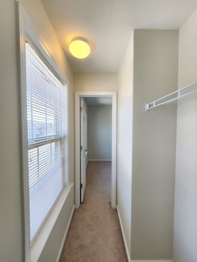 Building Photo - Great Location in the River Stone Community!