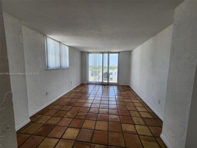 Building Photo - 1228 West Ave
