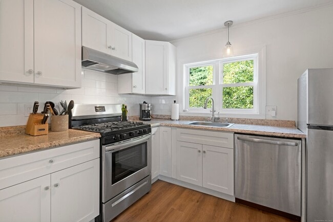 Building Photo - 0 Indian Neck Ave