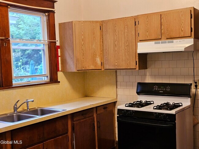 Building Photo - 28 Arcadia Ave