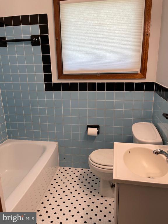 Building Photo - 21 E Loudoun St