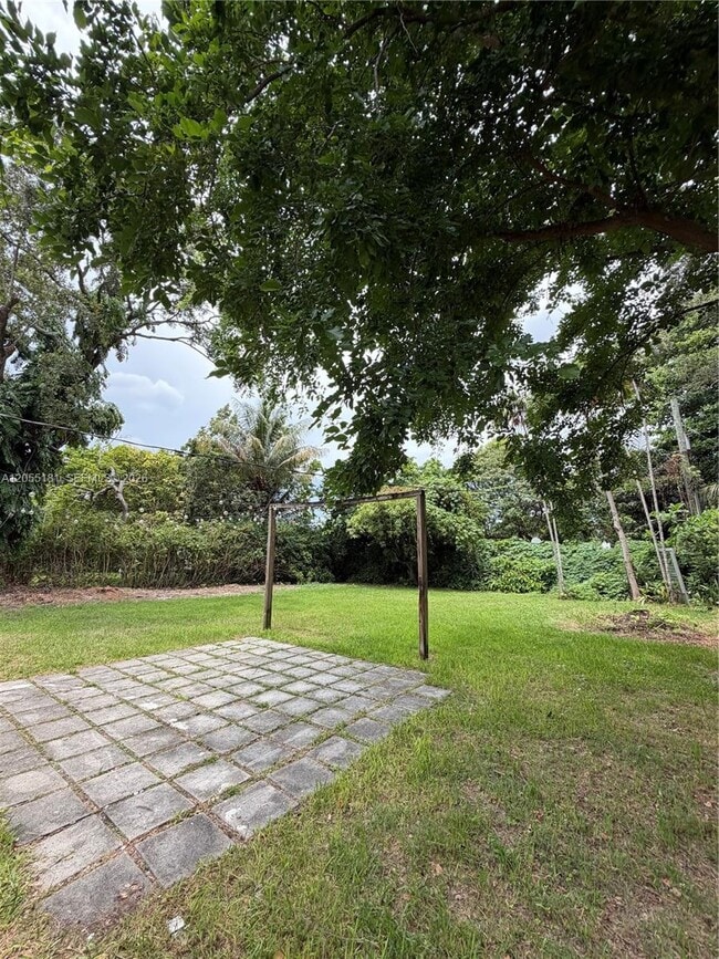 Building Photo - 6410 SW 63rd Ct