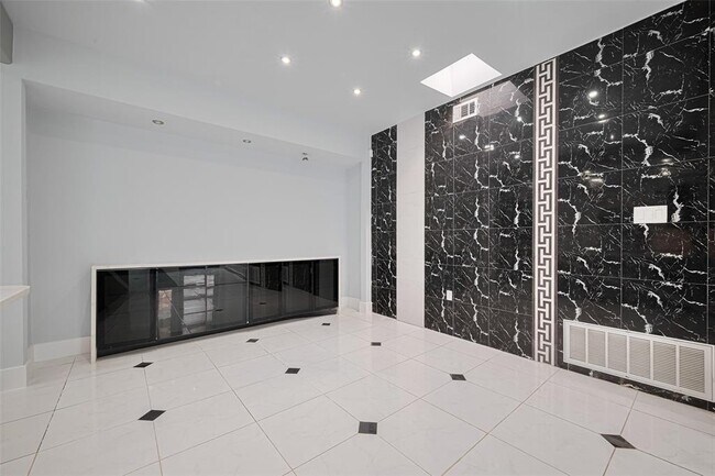 Building Photo - 1014 Fleetwood Pl Dr