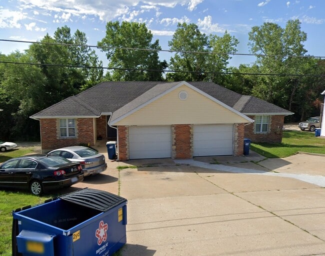 Building Photo - 2509 Southridge Dr