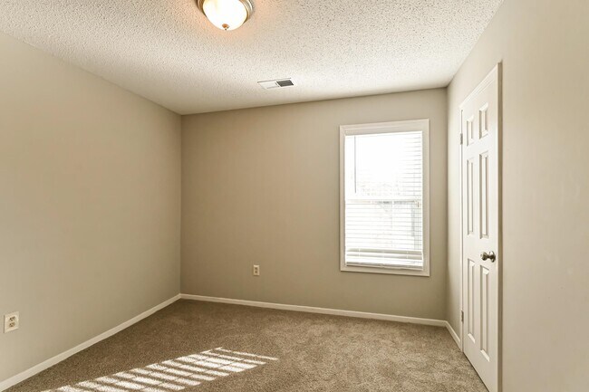 Building Photo - 4495 Bonnie Brae Dr