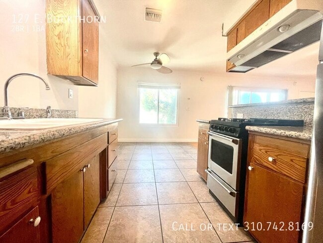 Building Photo - 127 E. Buckthorn-