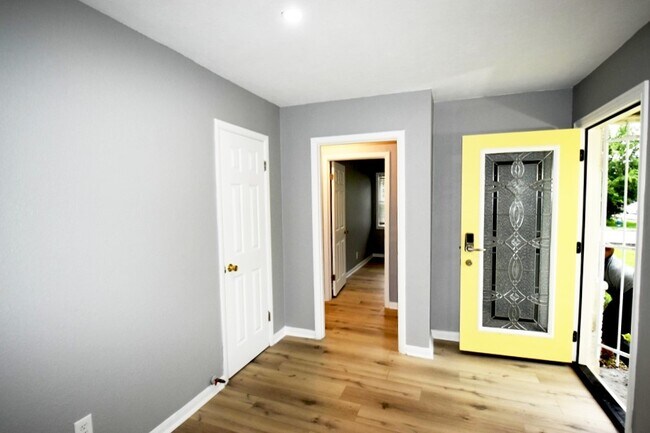 Building Photo - 10213 Fairland Dr