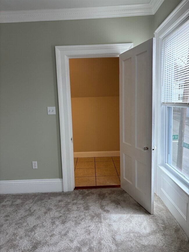 Building Photo - 92 Ashland St