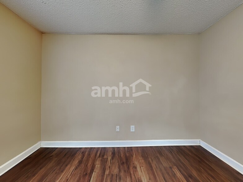 Building Photo - 125 Fiddlers Run Ct