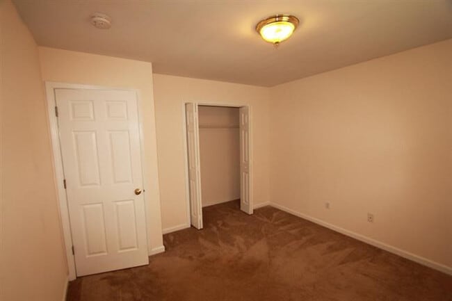 Building Photo - 601 Sherard Cir