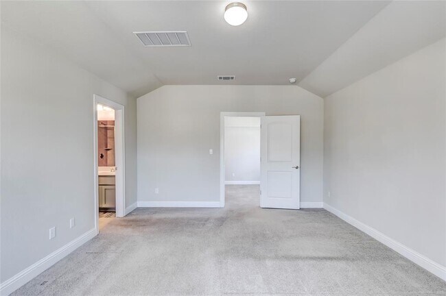 Building Photo - 113 Riverhill Dr