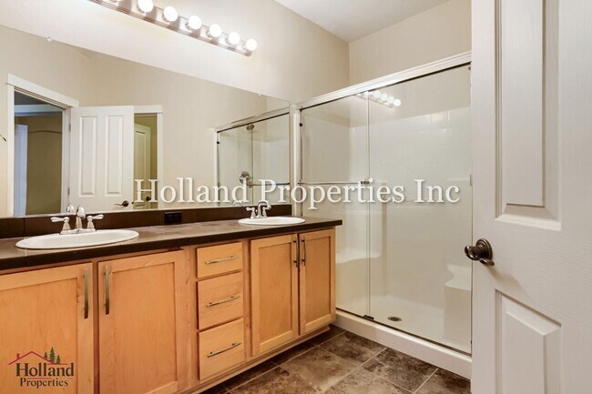 Building Photo - 4949 SW 141st Ave